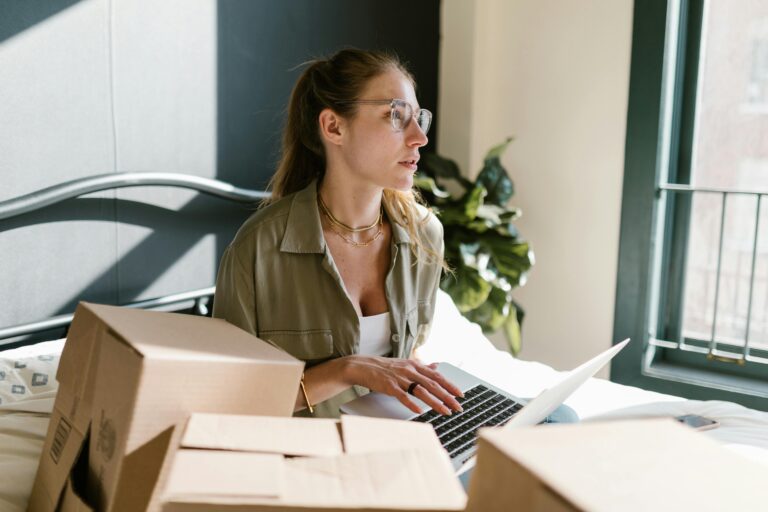 دليل شامل عن كيفية اختيار أفضل شركة توصيل: المعايير الأساسية، الخدمات المتوقعة، الابتكارات الحديثة، والتوصيات لضمان تجربة توصيل متميزة